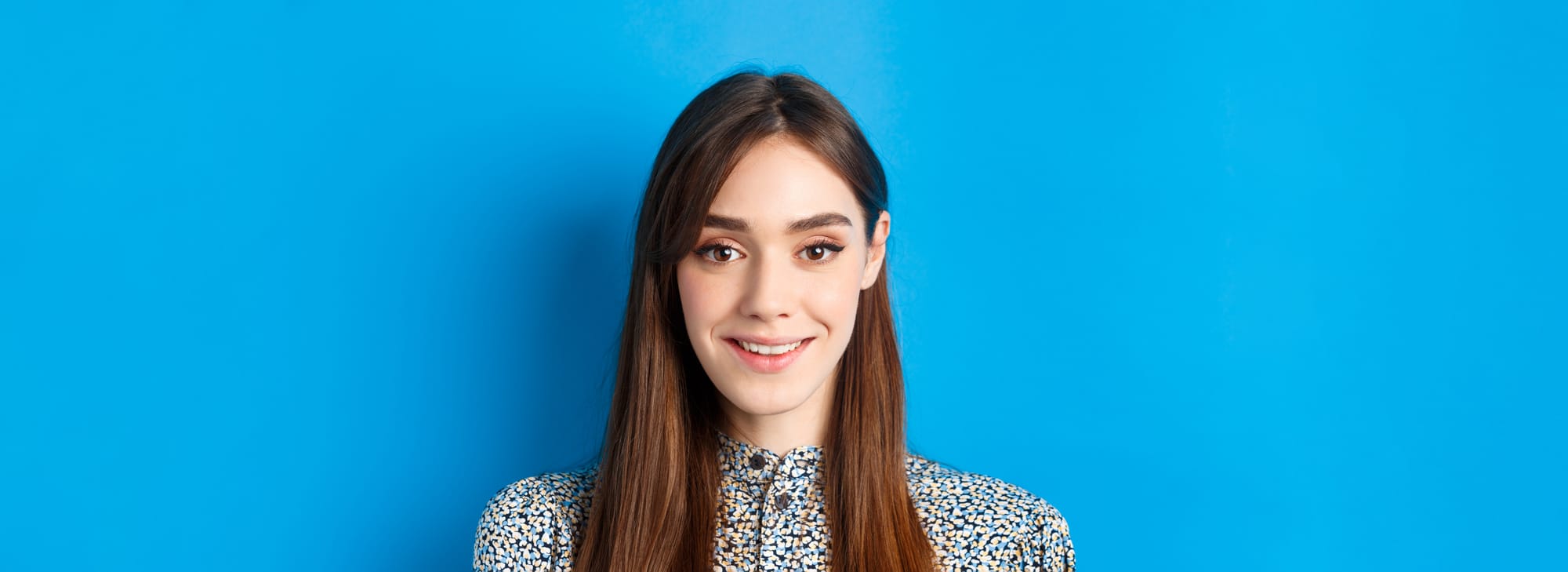 Gray, Blue, or Green? The Best Solid Background Colors for Headshots